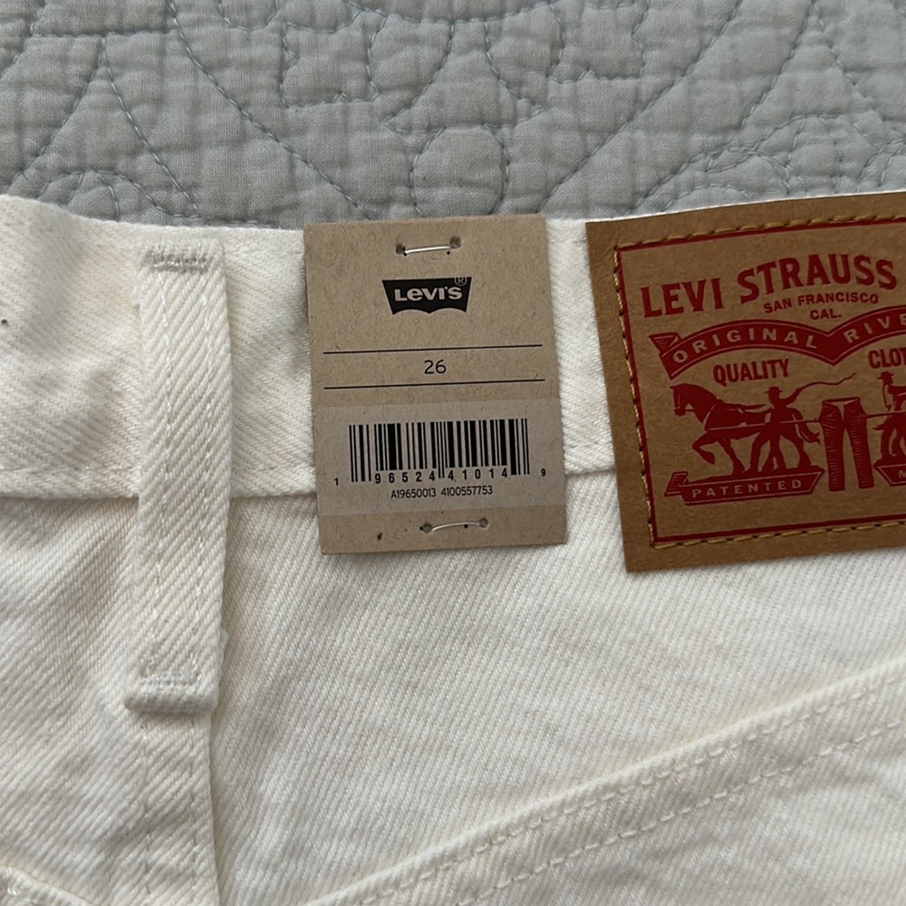 Levi’s shorts - Picture 3 of 3